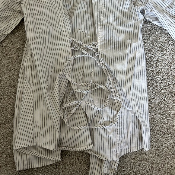 ◽️DUO MATERNITY: Women’s M, white & black striped button down blouse w/tie◽️ - Picture 9 of 9